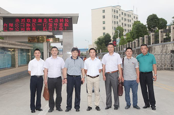 g精功科技采購中心經(jīng)理張國(左二) 佳恒公司總經(jīng)理楊永明(左三) 精功科技總經(jīng)理孫利民(左四) 精功科技常